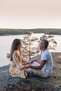 Läs mer om artikeln Min favorit övning för djupare kontakt i relationer